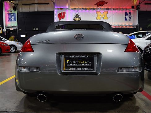 Used 2005 Nissan 350Z Touring RWD image 22