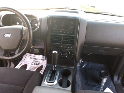 Used 2007 Ford Explorer XLT image 10