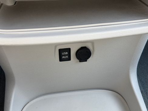 Used 2011 Toyota Sienna XLE image 13