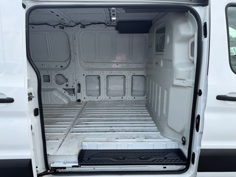 Used 2022 Ford Transit 250 Low Roof AWD image 8
