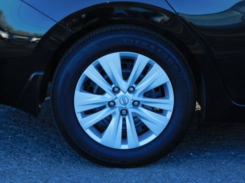 Used 2025 Nissan Sentra S image 8