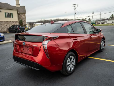 Used 2016 Toyota Prius image 2