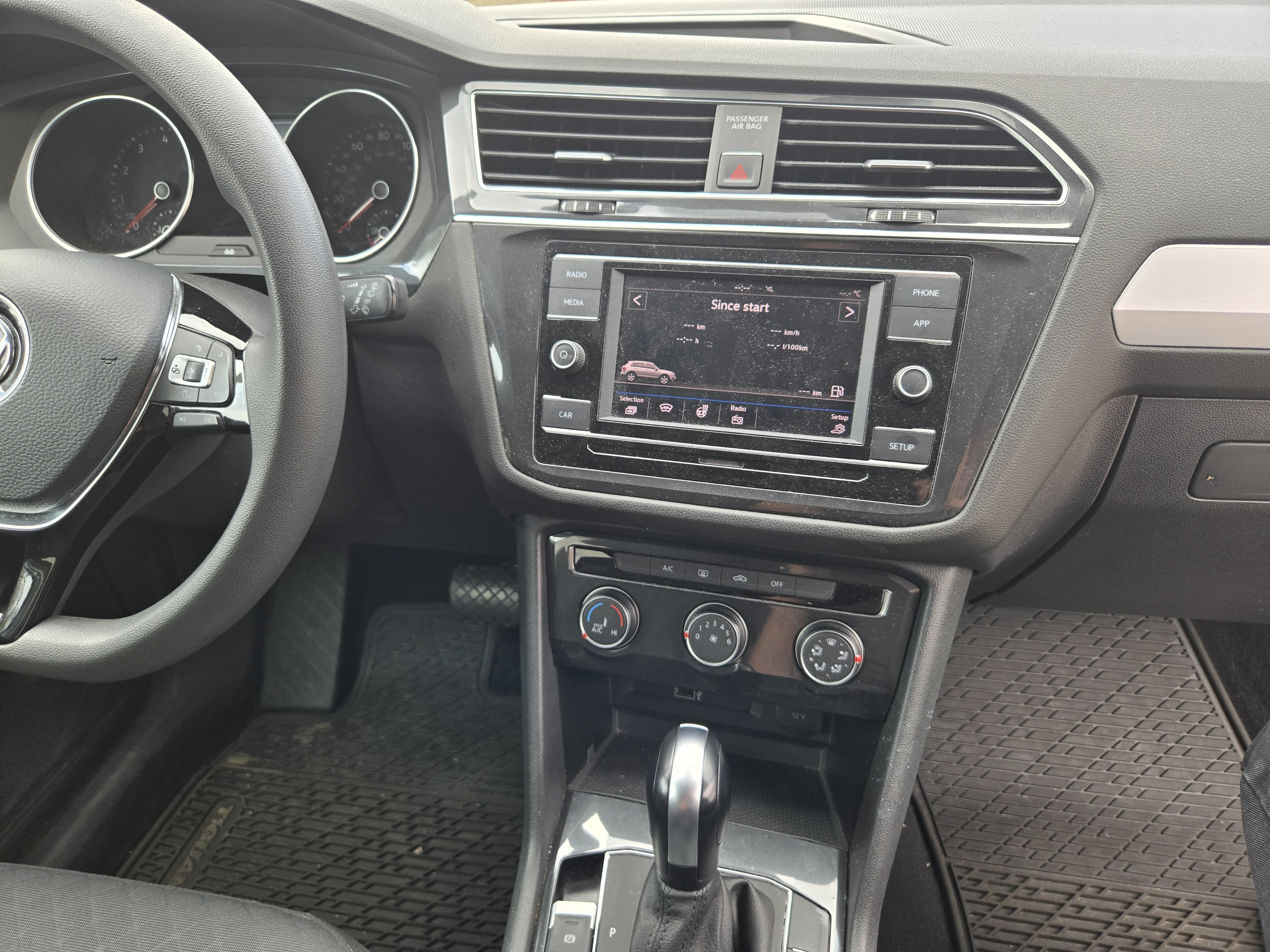 Used 2018 Volkswagen Tiguan FWD S image 12