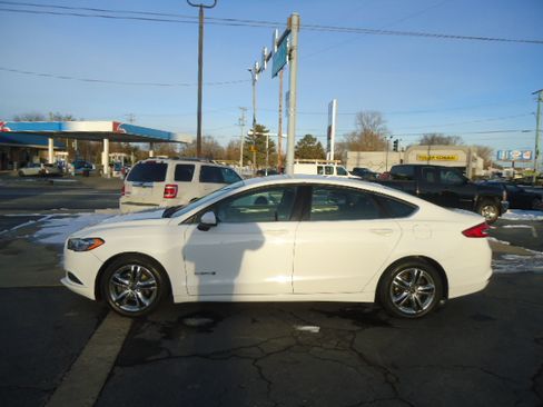 Used 2018 Ford Fusion SE image 11