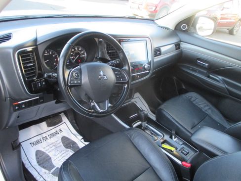 Used 2020 Mitsubishi Outlander SEL image 4