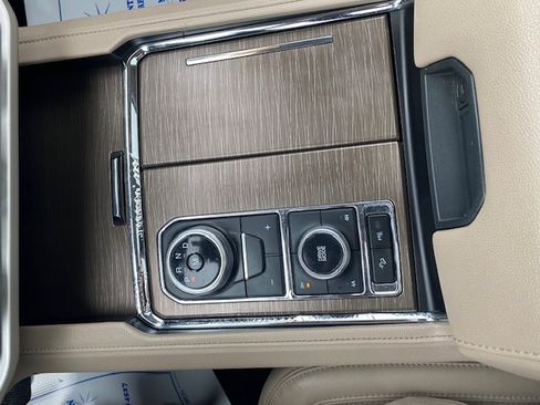 Used 2022 Ford Expedition Limited image 11