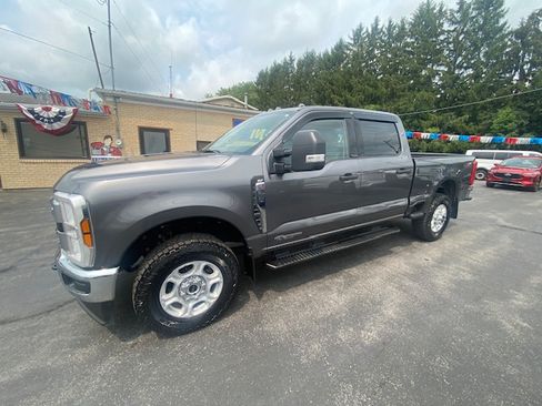 Used 2025 Ford F350 4x4 Crew Cab Super Duty image 2