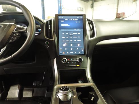 Used 2024 Ford Edge SEL image 39