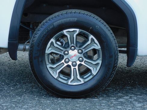 Certified 2025 GMC Sierra 1500 SLT image 9