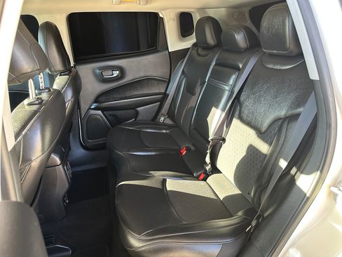 Used 2019 Jeep Compass Latitude image 10