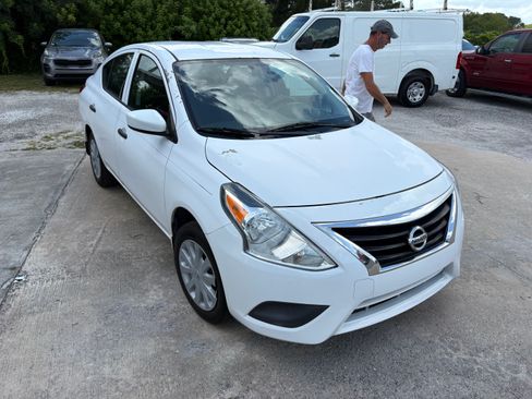 Used 2018 Nissan Versa Sedan FWD image 10