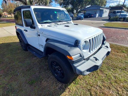 Used 2018 Jeep Wrangler Unlimited Sport image 3