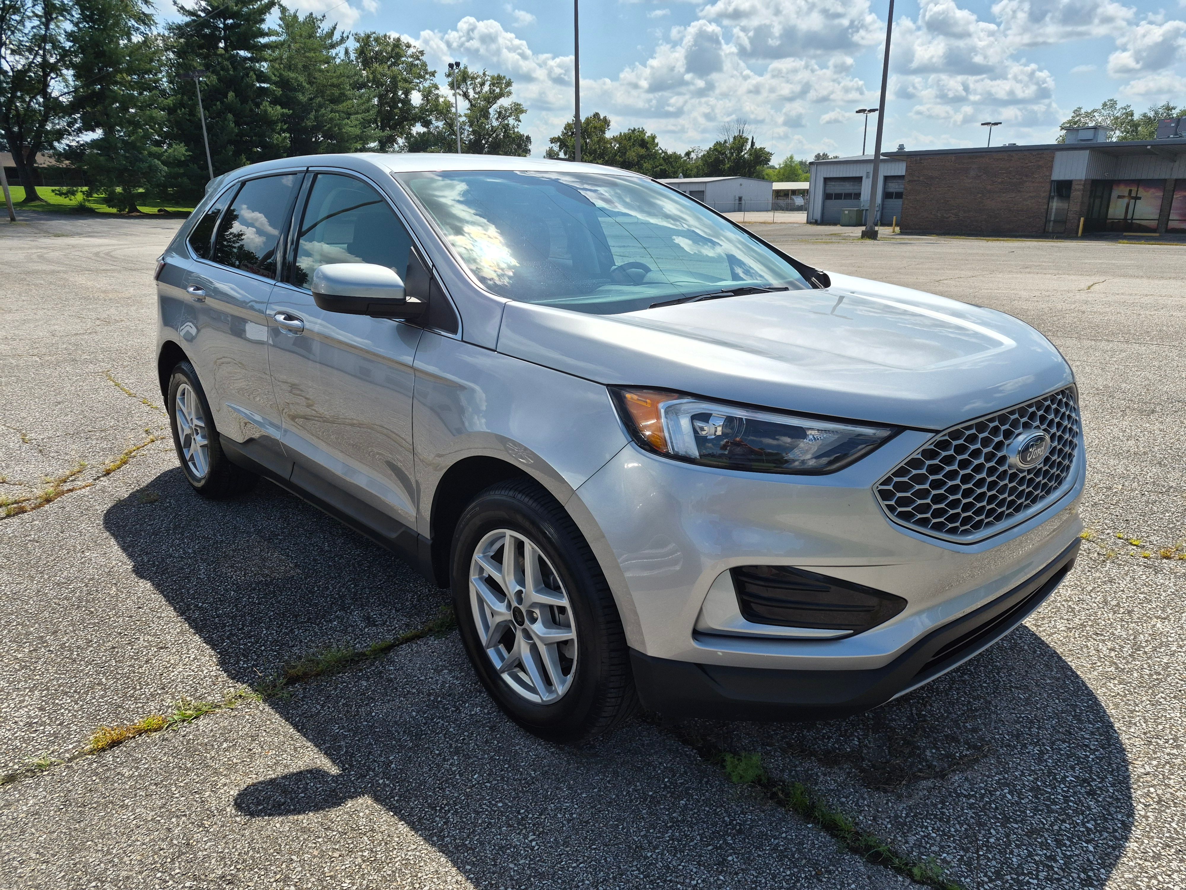Used 2023 Ford Edge AWD image 2