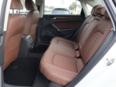 Used 2022 Volkswagen Passat Limited Edition image 14