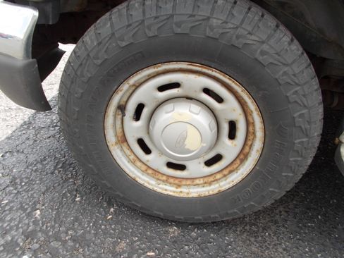 Used 2006 Ford E-150 and Econoline 150 Wagon RWD image 9
