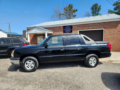 Used 2005 Chevrolet Avalanche LT image 2