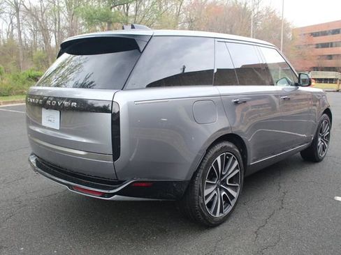 New 2025 Land Rover Range Rover SE image 2