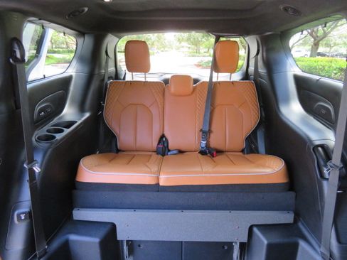Used 2022 Chrysler Pacifica Pinnacle FWD image 8
