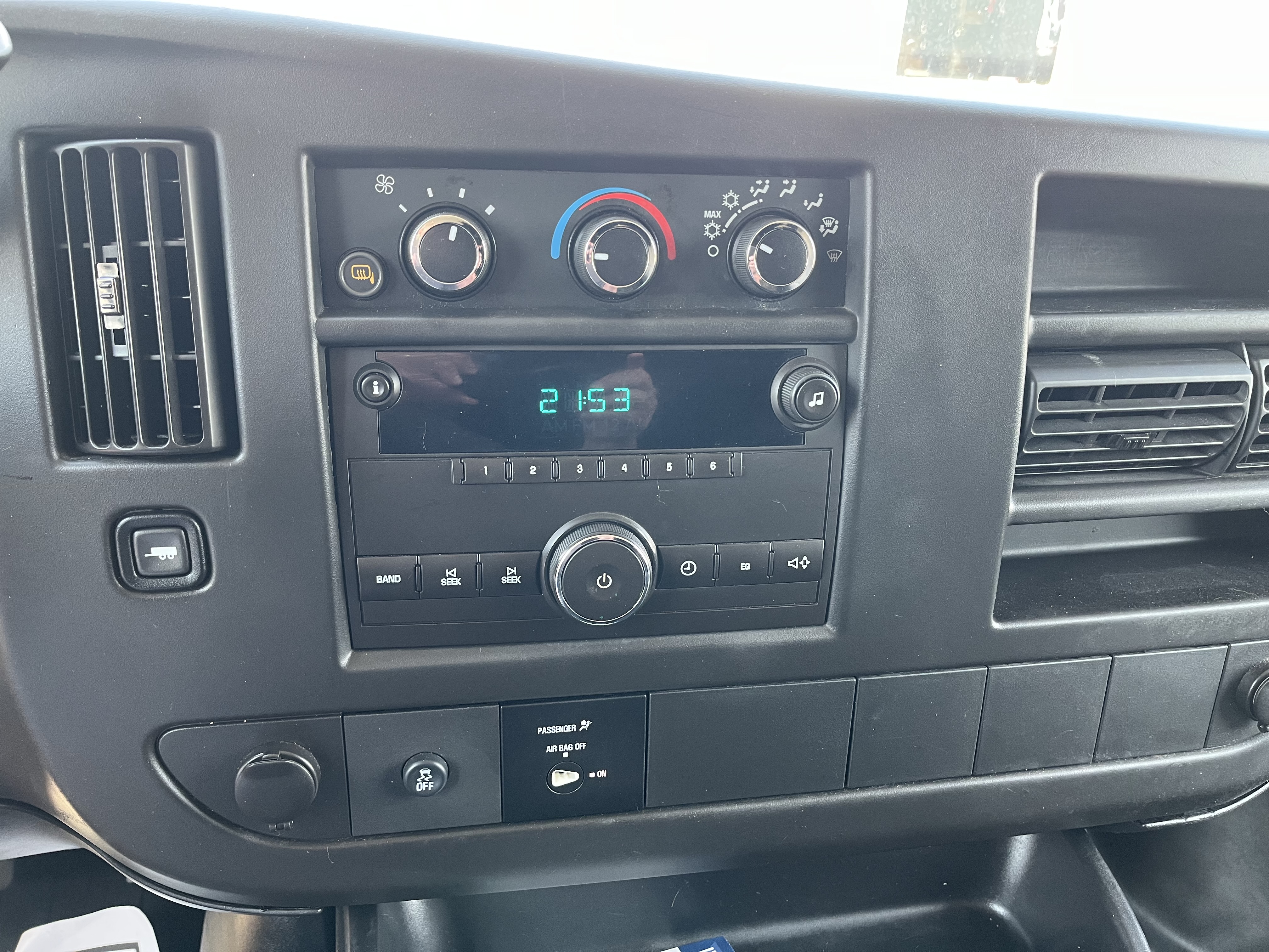 Used 2013 Chevrolet Express 2500 RWD image 4