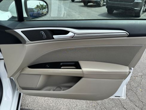 Used 2020 Ford Fusion SE FWD image 14