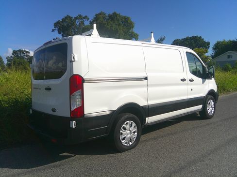 Used 2019 Ford Transit 150 XL image 5