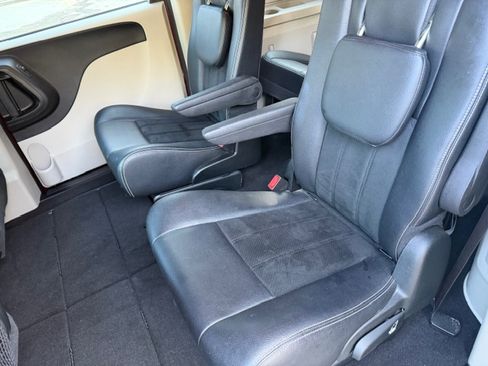 Used 2018 Dodge Grand Caravan SXT image 20
