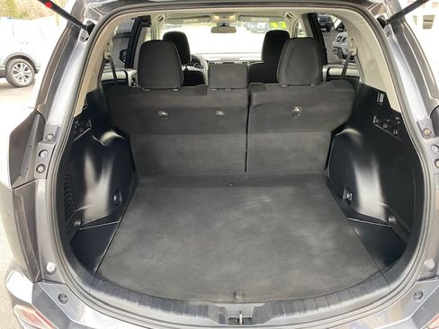 Used 2017 Toyota RAV4 LE image 17