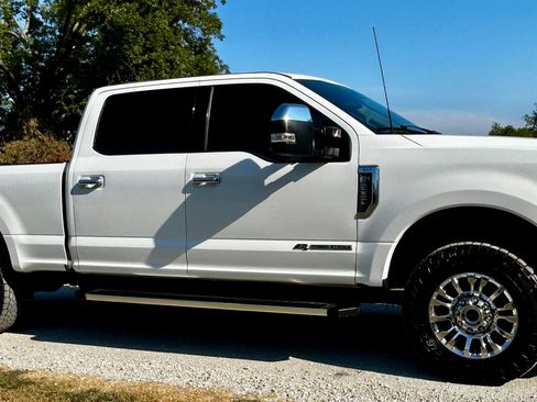 Used 2022 Ford F250 4x4 Crew Cab Super Duty image 2