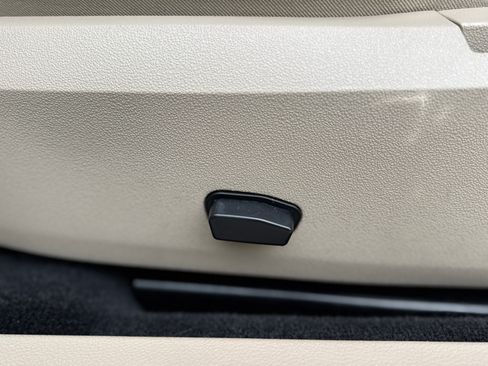 Used 2013 Chrysler 200 Limited image 4