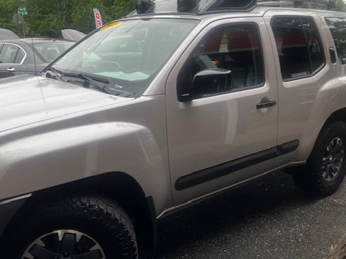 Used 2015 Nissan Xterra 4WD image 3