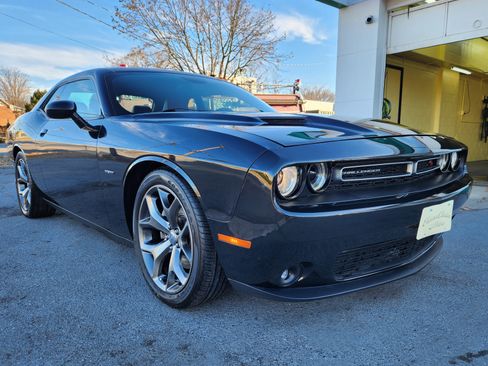Used 2015 Dodge Challenger R/T Plus image 1