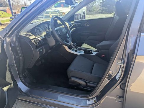 Used 2017 Honda Accord LX image 6