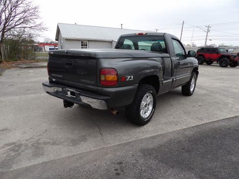 Used 2001 Chevrolet Silverado 1500 LS image 3
