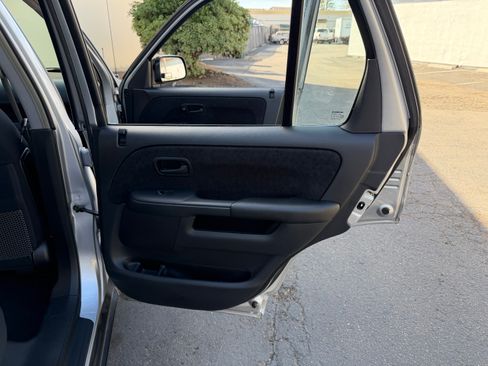 Used 2005 Honda CR-V LX image 29