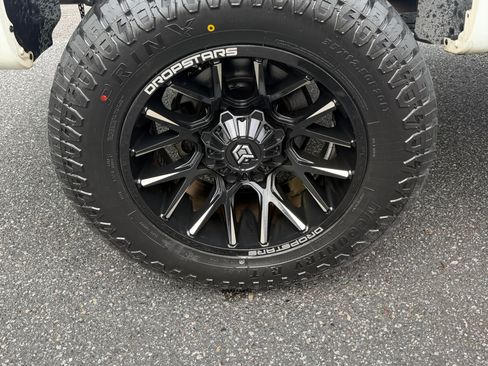 Used 2018 Nissan Titan SV image 66