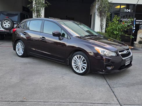 Used 2013 Subaru Impreza 2.0i Premium image 3