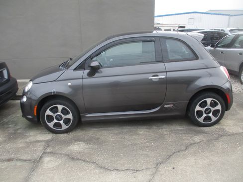 Used 2015 FIAT 500 e image 1