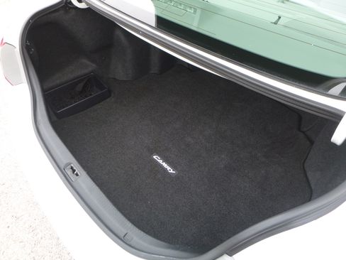 Used 2011 Toyota Camry XLE image 31