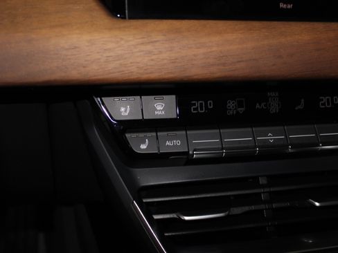 Used 2023 Audi e-tron GT Premium Plus image 32