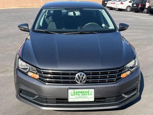 Used 2017 Volkswagen Passat 1.8T S image 2