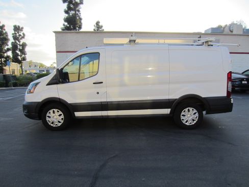 Used 2021 Ford Transit 150 Low Roof RWD image 4