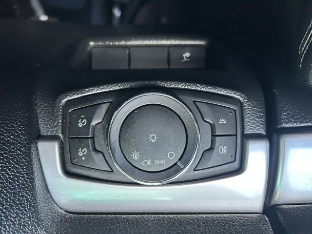 Used 2017 Ford Explorer FWD XLT image 16