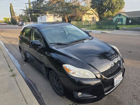 Used 2010 Toyota Matrix S image 1