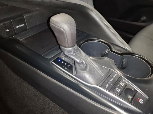 Used 2020 Toyota Camry LE image 15