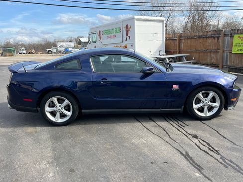 Used 2010 Ford Mustang GT image 4