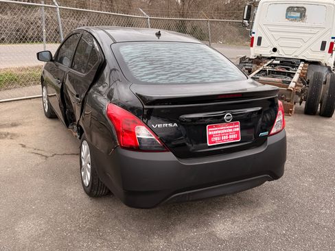 Used 2016 Nissan Versa image 3