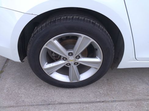 Used 2015 Chevrolet Cruze LT image 33