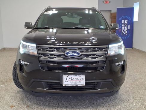 Used 2019 Ford Explorer XLT image 2