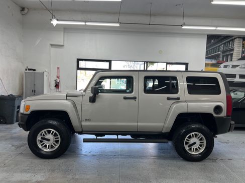 Used 2006 HUMMER H3 image 3