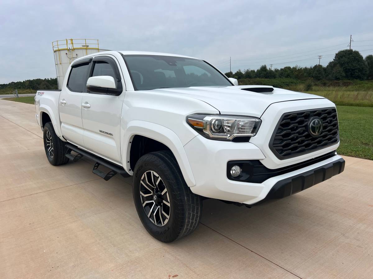 Used 2020 Toyota Tacoma TRD Sport AWD/4WD image 4